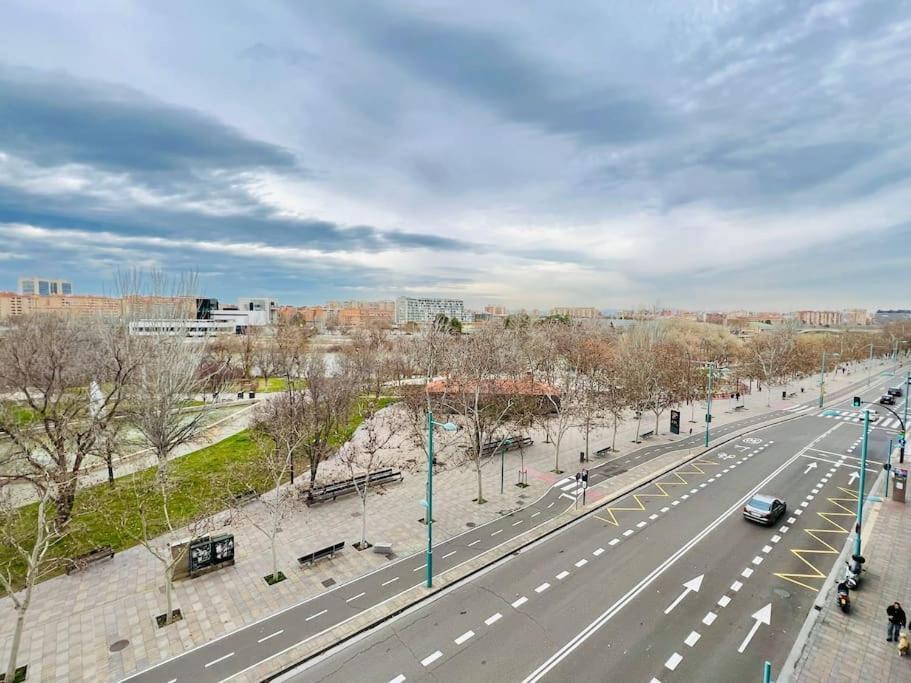 A Orillas Del Pilar Con Parking Zaragoza Exterior foto