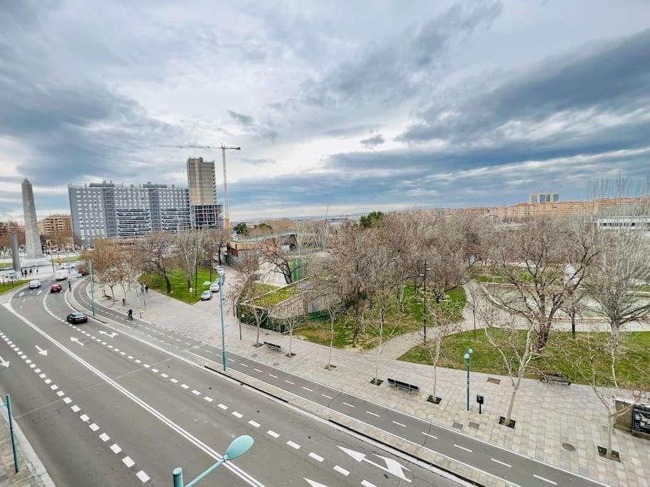 A Orillas Del Pilar Con Parking Zaragoza Exterior foto