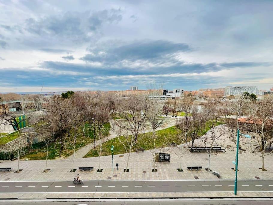 A Orillas Del Pilar Con Parking Zaragoza Exterior foto