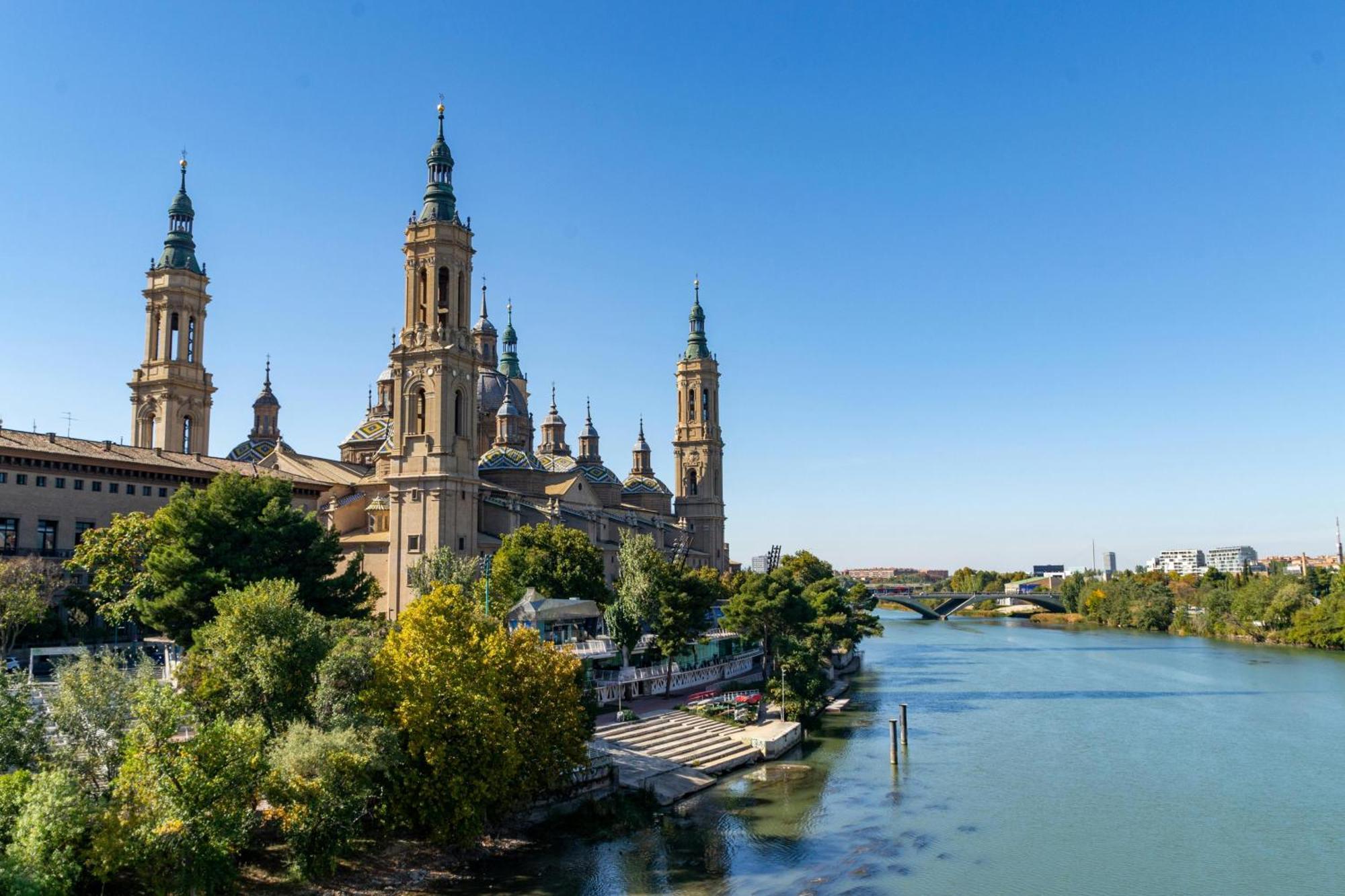 A Orillas Del Pilar Con Parking Zaragoza Exterior foto